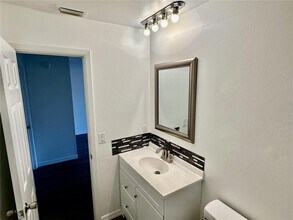 3303 W Shell Point Rd in Ruskin, FL - Building Photo - Building Photo