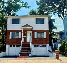 55 Hickory Rd in Port Washington, NY - Building Photo