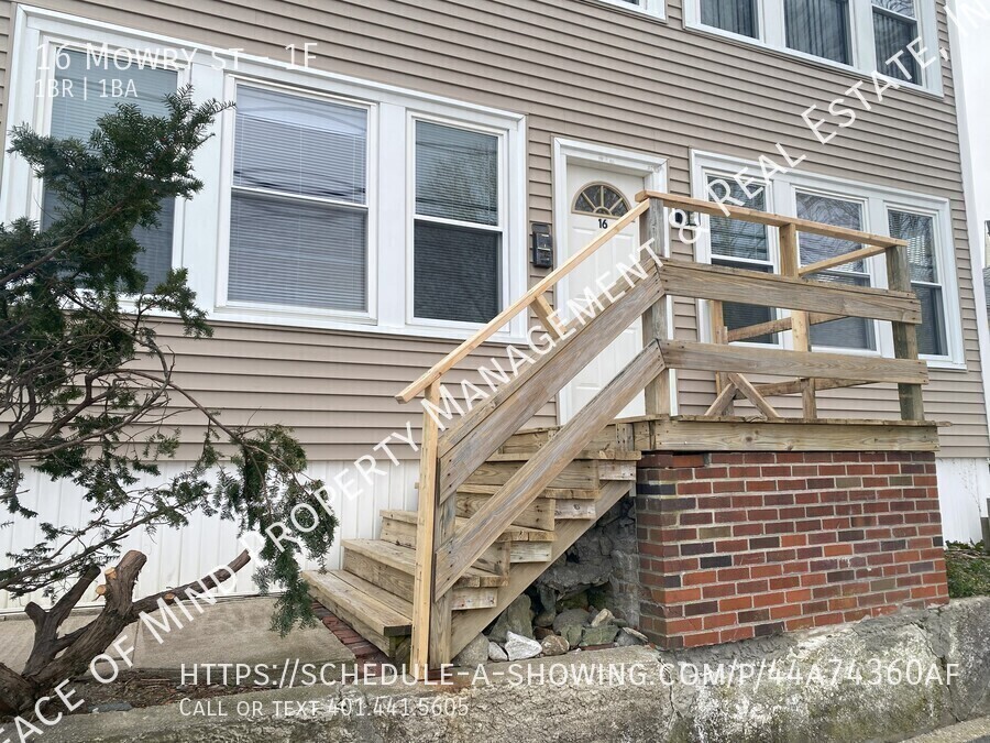 16 Mowry St in Lincoln, RI - Building Photo