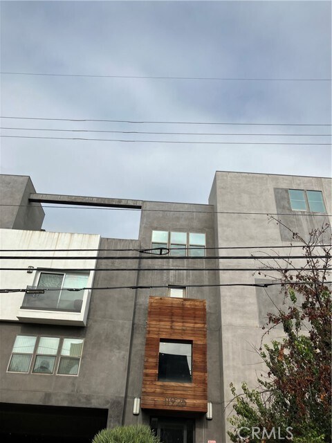 11925 Kling St in Los Angeles, CA - Foto de edificio