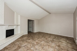 7438 Emory Oak Ln in Dallas, TX - Building Photo - Building Photo