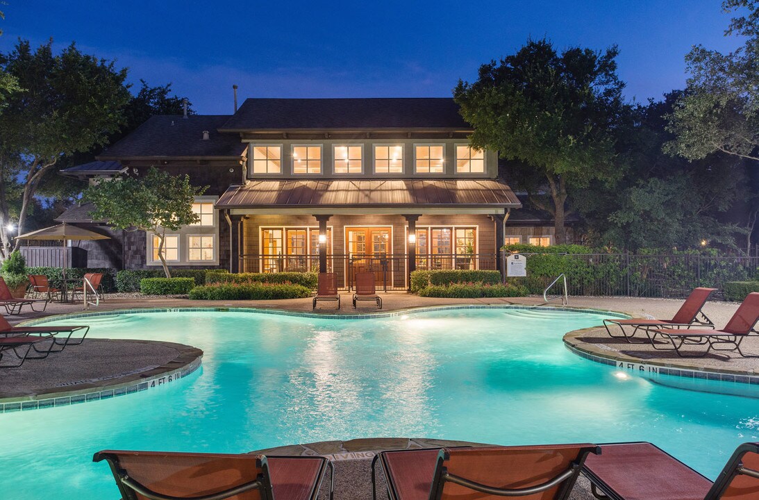 Highlands Hill Country in Austin, TX - Foto de edificio