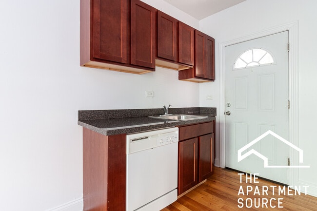 3824 N Fremont St, Unit 2 in Chicago, IL - Building Photo - Building Photo