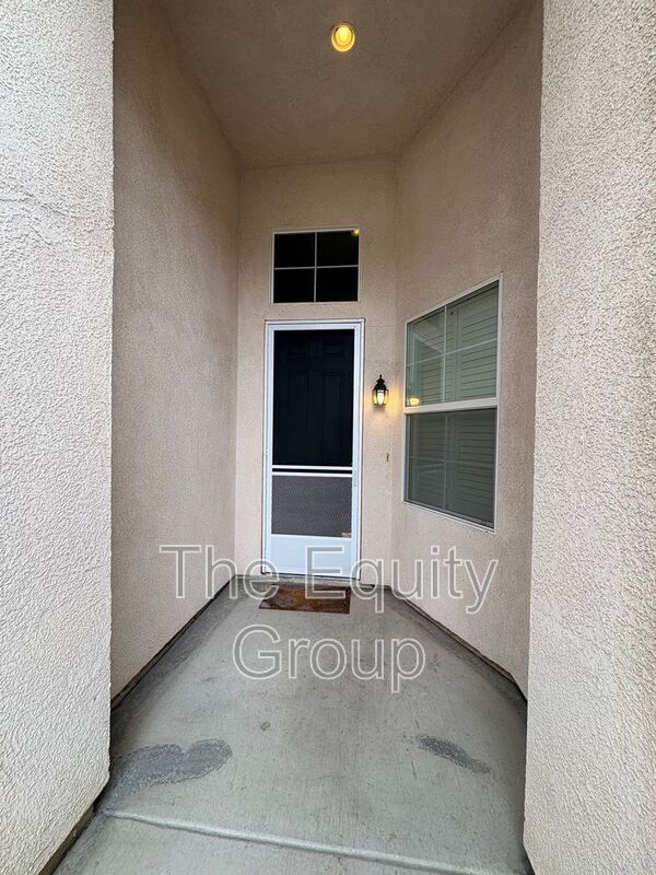 144 E Reese Ave in Visalia, CA - Building Photo - Building Photo