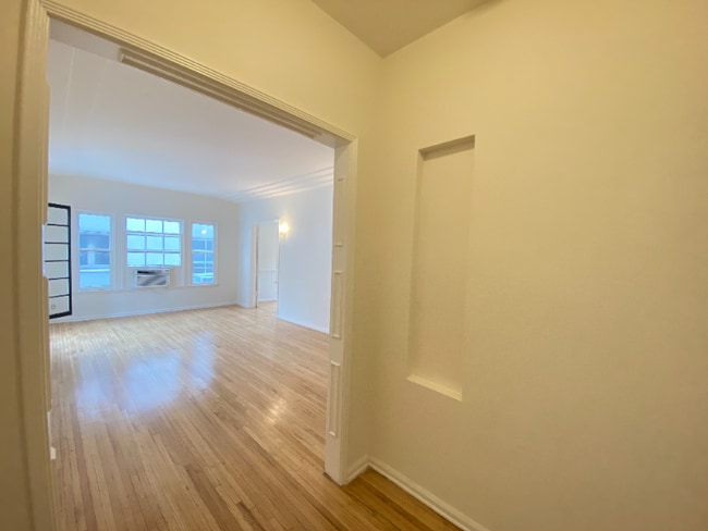 9006 Burton Way in Beverly Hills, CA - Building Photo - Building Photo