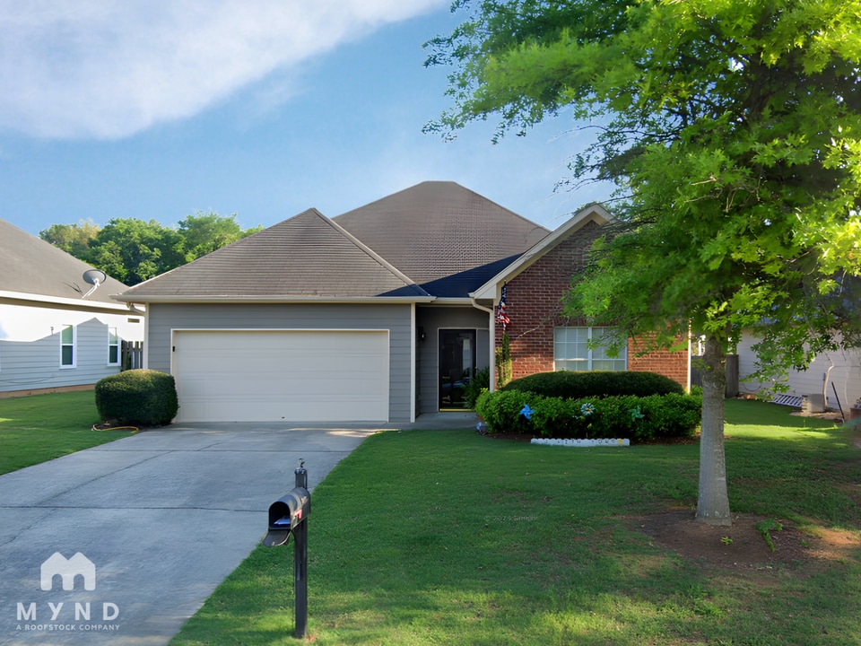 8415 Kirkby Cir in Leeds, AL - Building Photo