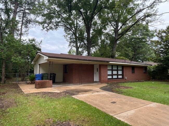 property at 3038 Grenada Dr