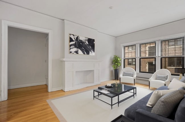 1312 Oak Ave, Unit J1 in Evanston, IL - Building Photo - Building Photo