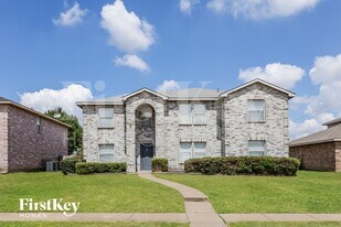 761 Lowe Dr in Cedar Hill, TX - Building Photo