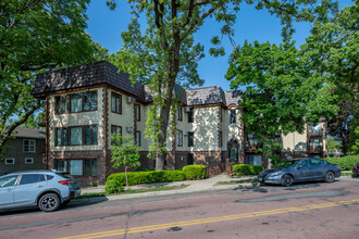 River Gates Apartments in Minneapolis, MN - Building Photo - Building Photo