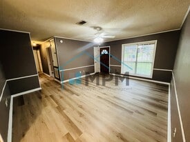 105 Hilltop Dr in West Monroe, LA - Building Photo