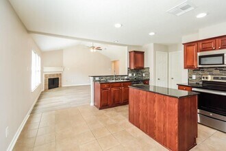 25102 Twister Tr in Spring, TX - Foto de edificio - Building Photo