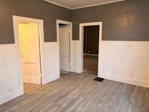 852 Maple Ave in Galesburg, IL - Foto de edificio - Building Photo