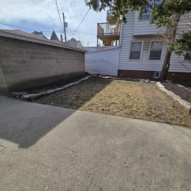 6008 8th Ave, Unit #1 in Kenosha, WI - Foto de edificio - Building Photo