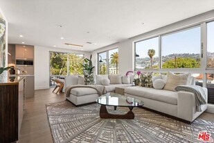 728 N Sweetzer Ave in Los Angeles, CA - Building Photo