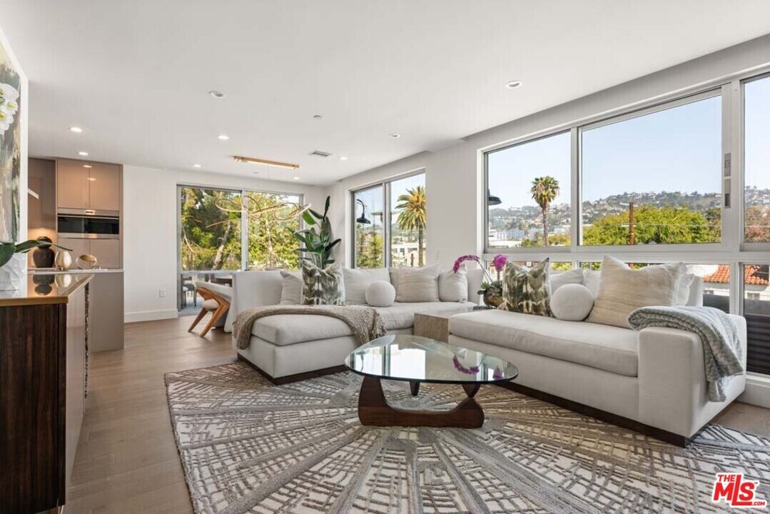 728 N Sweetzer Ave in Los Angeles, CA - Building Photo