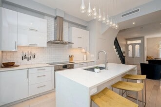 162 9th St in Hoboken, NJ - Building Photo - Building Photo