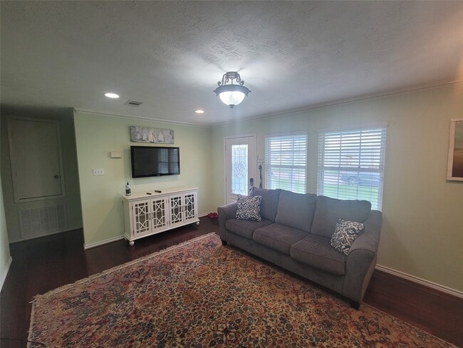 property at 5712 Borden Ave