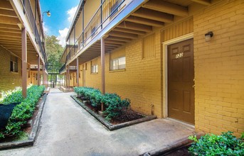 Willow Bend Apartments in Irving, TX - Building Photo - Building Photo