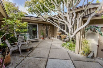 8961 Nottingham Pl in San Diego, CA - Building Photo - Building Photo