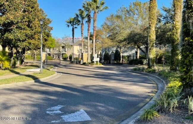 7032 Deer Lodge Cir in Jacksonville, FL - Building Photo - Building Photo