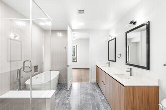 2311 Westheimer Rd in Houston, TX - Building Photo - Building Photo