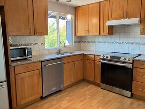 13415 129th Pl NE in Kirkland, WA - Building Photo - Building Photo