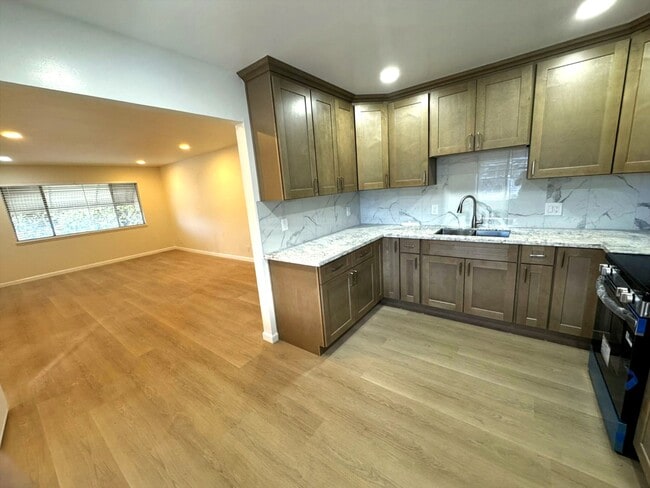 718 Teresi Ct, Unit 4