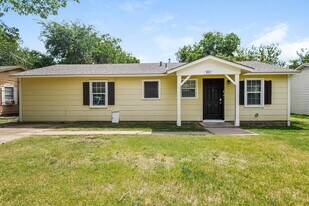824 Renfro Dr in White Settlement, TX - Building Photo