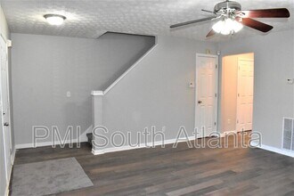 5798 Strathmoor Manor Cir in Lithonia, GA - Building Photo - Building Photo