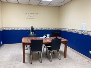 11001 Fondren Rd in Houston, TX - Foto de edificio - Building Photo