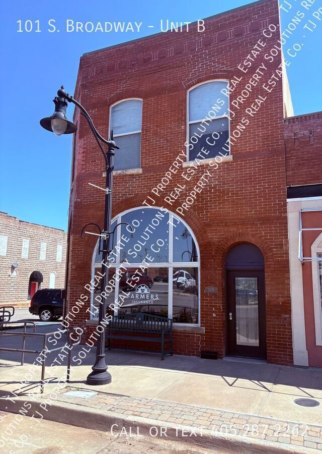 101 S Broadway St in Tecumseh, OK - Building Photo - Building Photo