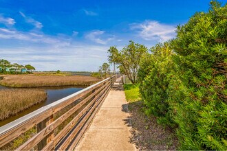 723 Marsh Harbor Dr in Mary Esther, FL - Building Photo - Building Photo