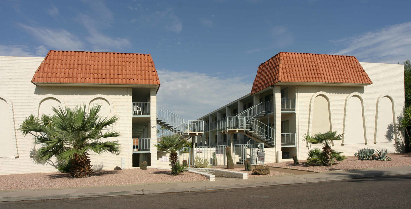 El Lorenzo Apartments in Phoenix, AZ - Building Photo