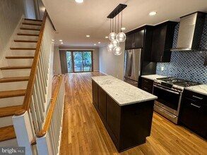 241 G St SW in Washington, DC - Foto de edificio - Building Photo