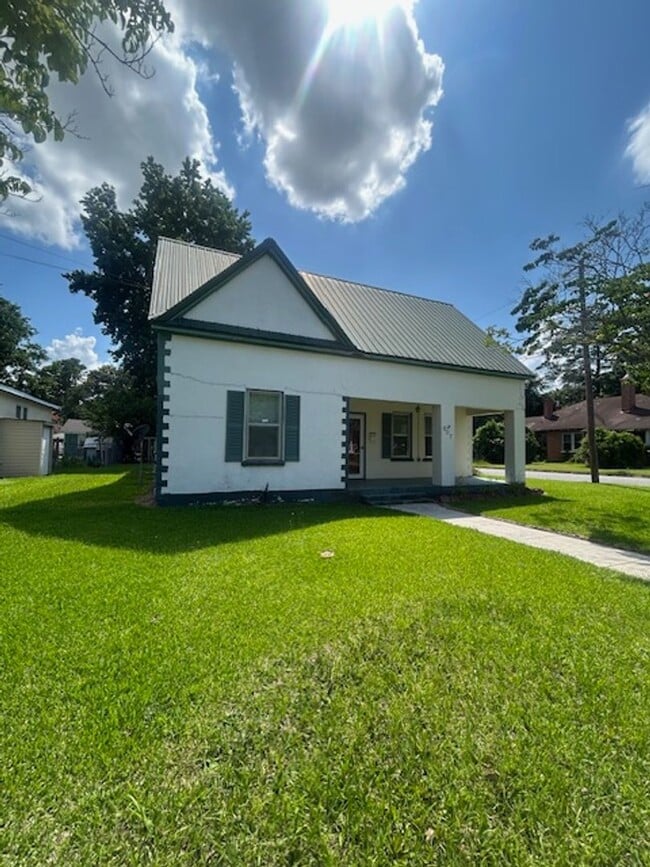 property at 607 Carthage Rd
