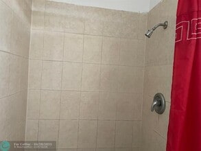 1440 NE 174th St in North Miami Beach, FL - Building Photo - Building Photo