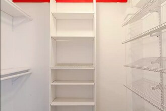 34 E Colorado Blvd, Unit A in Pasadena, CA - Foto de edificio - Building Photo