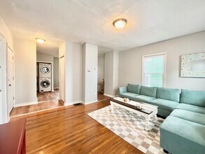 10R Gardner St, Unit 2 in Boston, MA - Foto de edificio - Building Photo