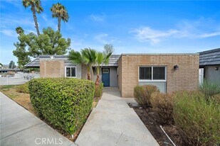 22400 Canyon Club Dr in Canyon Lake, CA - Building Photo