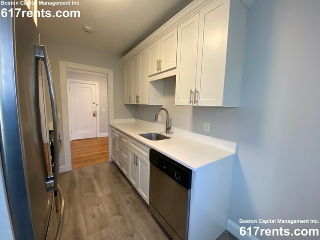 14 Mount Ida St, Unit 4 in Newton, MA - Foto de edificio - Building Photo