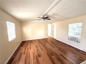 2521 Brownell Ct in North Fort Myers, FL - Foto de edificio - Building Photo