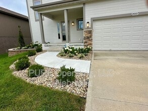 20807 Clark Street in Elkhorn, NE - Building Photo - Building Photo