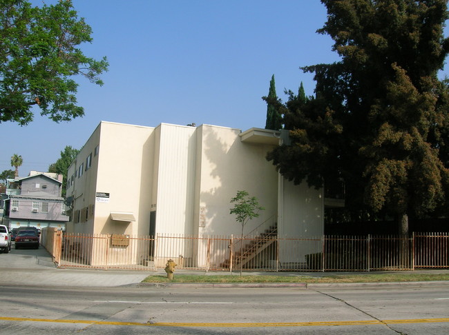 737 Silver Lake Blvd in Los Angeles, CA - Foto de edificio - Building Photo