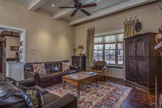 572 W San Francisco St in Santa Fe, NM - Building Photo - Building Photo