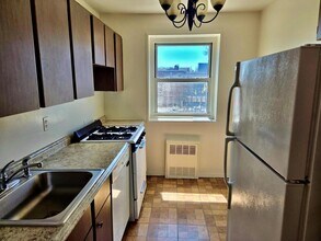 100 Lincoln Ave, Unit 24C in Mineola, NY - Building Photo - Building Photo