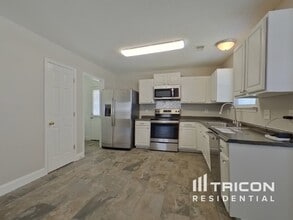 209 Oakpointe Dr in Lexington, SC - Foto de edificio - Building Photo