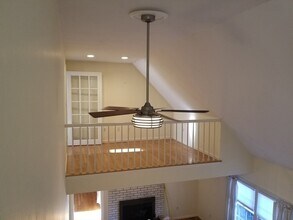 24 Washington Green in Walpole, MA - Foto de edificio - Building Photo