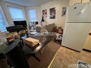 1128 Commonwealth Ave, Unit 3 in Boston, MA - Building Photo - Building Photo