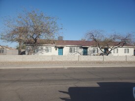 2504 E Mobile Ln, Unit 2 in Phoenix, AZ - Building Photo